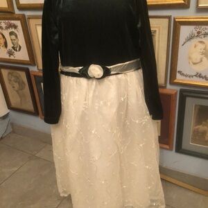 Beautiful Rose Cottage Gown Girls Dream S 8 Tall Black And White